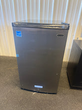 Whynter Energy Star 3.0 Cubic feet Upright Freezer, 21" D x 19.5" W x 33.5" H, 3, Stainless Steel!! BRAND NEW!!