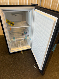 Whynter Energy Star 3.0 Cubic feet Upright Freezer, 21" D x 19.5" W x 33.5" H, 3, Stainless Steel!! BRAND NEW!!