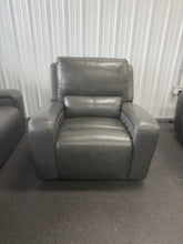 ABBYSON DOMINICK LEATHER POWER RECLINER WITH POWER HEADREST!! (BRAND NEW!)