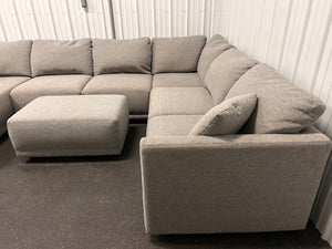 Thomasville Cayson 4-piece Fabric Sectional with Chaise and Ottoman! - (Photos Shown)!