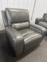 ABBYSON DOMINICK LEATHER POWER RECLINER WITH POWER HEADREST!! (BRAND NEW!)
