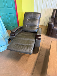!!!SALVAGE SPECIAL!!! Canmore Leather Power Recliner with Power Headrest, Gray!! POWER RECLINE FEATURE DOES NOT WORK BUT CAN BE PUSHED BACK TO MANUALLY RECLINE!!