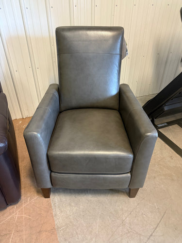 Barcalounger Ridgefield Leather Pushback Recliner!! NEW AND ASSEMBLED!!