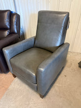 Barcalounger Ridgefield Leather Pushback Recliner!! NEW AND ASSEMBLED!!