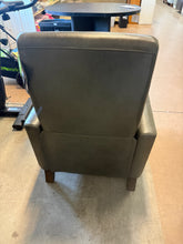 Barcalounger Ridgefield Leather Pushback Recliner!! NEW AND ASSEMBLED!!