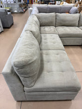 HUGE 6-PIECE MODULAR SECTIONAL WITH STORAGE OTTOMAN!! (BRAND NEW – MINOR SHIPPING BLEMISH)