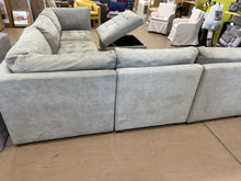 HUGE 6-PIECE MODULAR SECTIONAL WITH STORAGE OTTOMAN!! (BRAND NEW – MINOR SHIPPING BLEMISH)