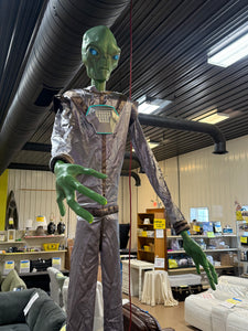 10’ Halloween Animated Alien!! NEW AND ASSEMBLED!!