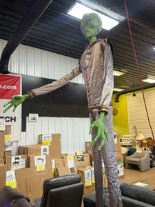 10’ Halloween Animated Alien!! NEW AND ASSEMBLED!!