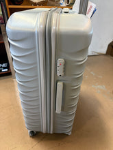 American Tourister Pirouette NXT Hardside Large Checked Luggage with Spinner Wheels - Silver!! NEW OUT OF BOX!!