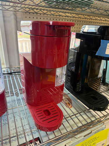 Keurig K-Express Essentials Red Single-Serve K-Cup Pod Coffee Maker!! LIGHTLY USED(TESTED WORKS GREAT)!!