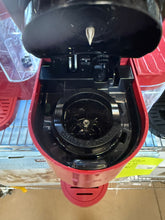 Keurig K-Express Essentials Red Single-Serve K-Cup Pod Coffee Maker!! LIGHTLY USED(TESTED WORKS GREAT)!!