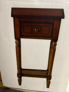 French Country Mahogany Khloe Accent Table! (NEW IN BOX)