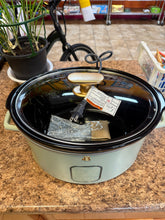 Beautiful 6 Quart Programmable Slow Cooker, Green!! NEW - DENTED!