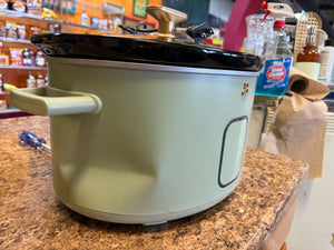 Beautiful 6 Quart Programmable Slow Cooker, Green!! NEW - DENTED!