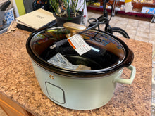 Beautiful 6 Quart Programmable Slow Cooker, Green!! NEW - DENTED!