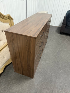 Mainstays Ardent 8 Drawer Dresser, Brown!! NEW AND ASSEMBLED(ONE DRAWER HAS TINY BLEMISH)!!