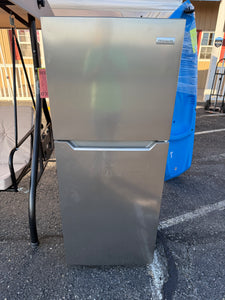 Frigidaire 10.1 cu. ft. Garage Ready Top Freezer Refrigerator in Fingerprint-Resistant Stainless Look, ENERGY STAR! (BRAND NEW)
