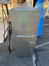 Frigidaire 10.1 cu. ft. Garage Ready Top Freezer Refrigerator in Fingerprint-Resistant Stainless Look, ENERGY STAR! (BRAND NEW)
