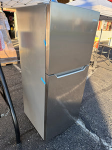Frigidaire 10.1 cu. ft. Garage Ready Top Freezer Refrigerator in Fingerprint-Resistant Stainless Look, ENERGY STAR! (BRAND NEW)
