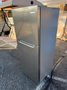 Frigidaire 10.1 cu. ft. Garage Ready Top Freezer Refrigerator in Fingerprint-Resistant Stainless Look, ENERGY STAR! (BRAND NEW)