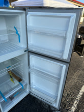 Frigidaire 10.1 cu. ft. Garage Ready Top Freezer Refrigerator in Fingerprint-Resistant Stainless Look, ENERGY STAR! (BRAND NEW)