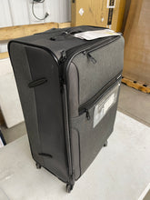 24" Spinner Luggage from Skyline- new