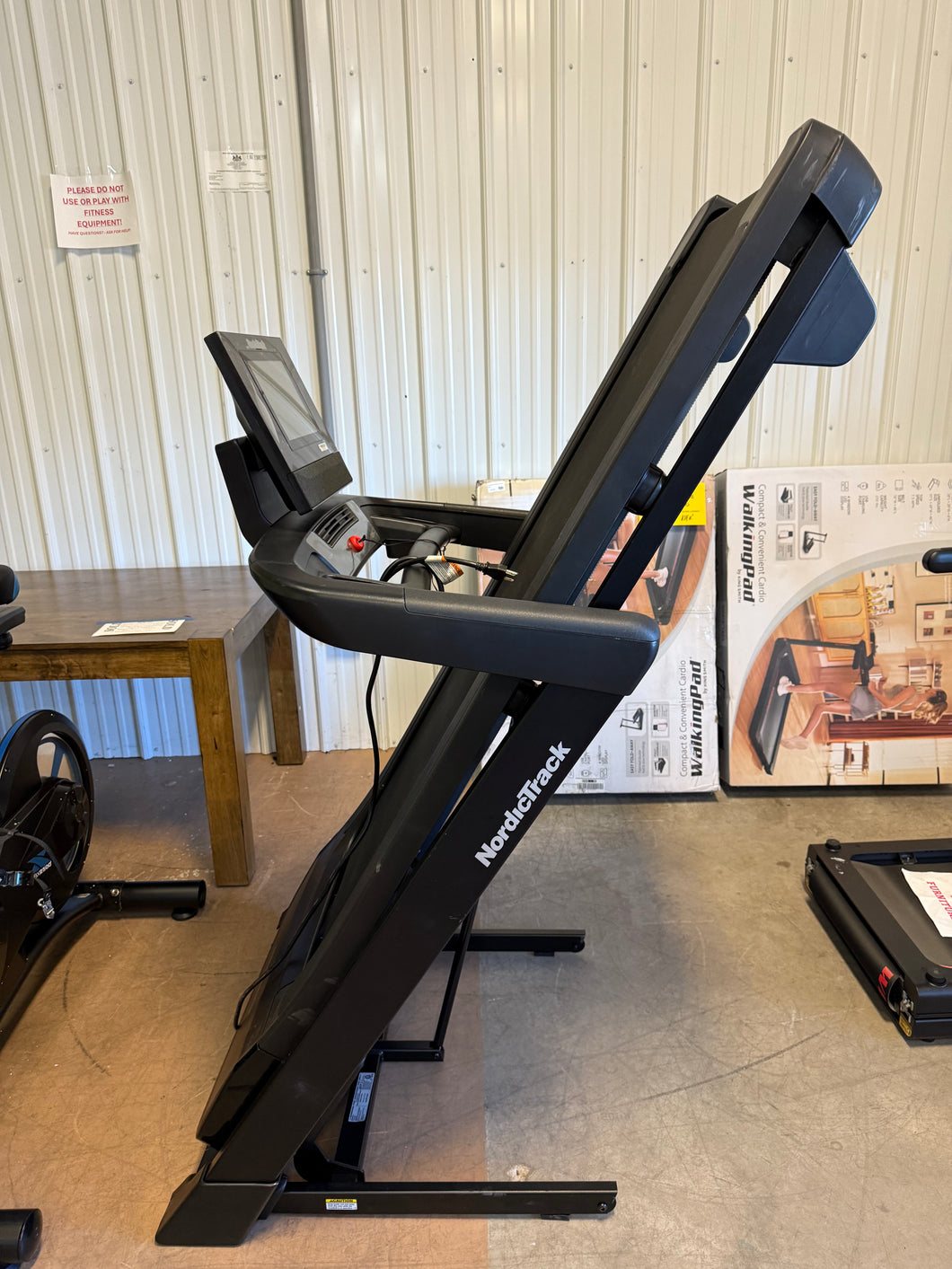 NordicTrack T Series 9 Treadmill!! NEW AND ASSEMBLED(MINOR SCRATCHED PLASTIC)!!