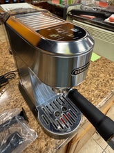 De’Longhi Dedica Duo espresso machine, compact size with built in frother for latte art, brew espresso, cold brew, lattes & more! (USED - TESTED)