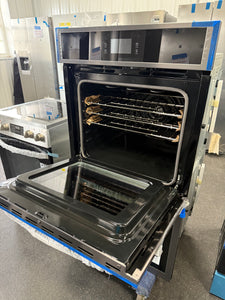 Frigidaire Gallery 27 in. Double Electric Built-In Wall Oven with Total Convection in Smudge-Proof Black Stainless Steel! (BRAND NEW)