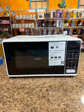Mainstays 0.7 Cu ft Countertop Microwave Oven, 700 Watts, White!