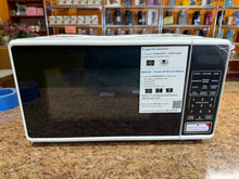 Mainstays 0.7 Cu ft Countertop Microwave Oven, 700 Watts, White!