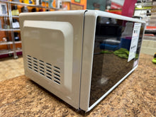 Mainstays 0.7 Cu ft Countertop Microwave Oven, 700 Watts, White!