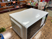 Mainstays 0.7 Cu ft Countertop Microwave Oven, 700 Watts, White!