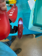 Radio Flyer Glider Junior Kick Scooter with Light Up Wheels! (NEW)