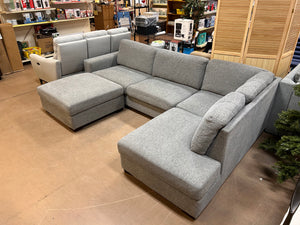 Maycen Fabric Sectional! (BRAND NEW!)