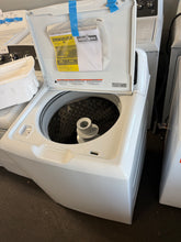 GE 4.5 cu. ft. Top Load Washer in White with Dual Action Agitator and Cold Plus, Sanitize with Oxi- New - scratch and dent