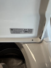 GE 4.5 cu. ft. Top Load Washer in White with Dual Action Agitator and Cold Plus, Sanitize with Oxi- New - scratch and dent