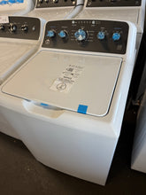 GE 4.5 cu. ft. Top Load Washer in White with Dual Action Agitator and Cold Plus, Sanitize with Oxi- New - scratch and dent