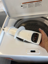 Whirlpool  4.2 - 4.3 cu. ft. Top Load Washer in White with 2-in-1 Removable Agitator- new scratch and dent