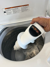 Whirlpool  4.2 - 4.3 cu. ft. Top Load Washer in White with 2-in-1 Removable Agitator- new scratch and dent