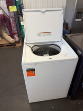 Whirlpool  4.2 - 4.3 cu. ft. Top Load Washer in White with 2-in-1 Removable Agitator- new scratch and dent