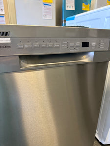 Frigidaire Stainless Steel Tub 18-in Front Control Built-in Dishwasher ( Stainless Steel ) ENERGY STAR, 52-Decibel Standard Sound Level! (NEW - DENTED)
