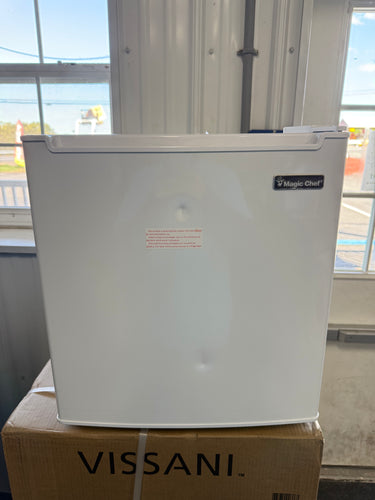 Magic Chef 1.7 cu. ft. Freezerless Mini Fridge, White! (NEW - MINOR DENTS)
