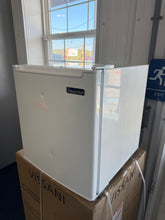 Magic Chef 1.7 cu. ft. Freezerless Mini Fridge, White! (NEW - MINOR DENTS)