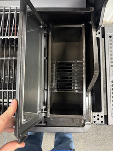 Masterbuilt AutoIgnite Series 545 Digital Charcoal Grill and Smoker in Black!! BRAND NEW(HANDLE BROKE OFF DURING SHIPPING)!!