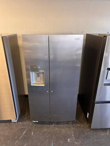 Frigidaire Gallery 25.6-cu ft Side-by-Side Refrigerator with Ice Maker, Water and Ice Dispenser (Fingerprint Resistant Stainless Steel) ENERGY STAR! (BRAND NEW - MINOR SCRATCH/BLEMISH ON BOTTOM OF DOOR - MISSING HANDLES!