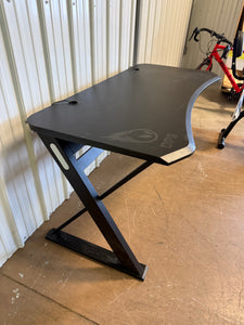 DPS Radius 60” Gaming Desk! (USED - SCRATCHED/CHIPPED FROM SHIPPING!)