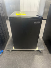Magic Chef 2.6 cu. ft. Mini Fridge in Black, ENERGY STAR! (BRAND NEW - MINOR DENTS)