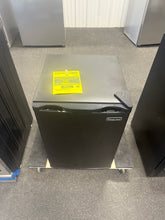 Magic Chef 2.6 cu. ft. Mini Fridge in Black, ENERGY STAR! (BRAND NEW - MINOR DENTS)